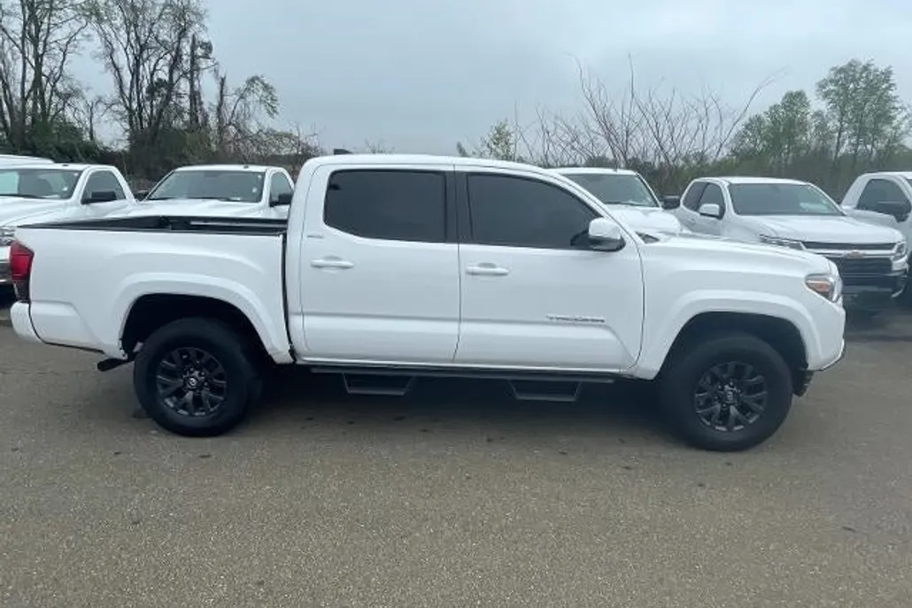 2023 Toyota Tacoma SR5 photo 1