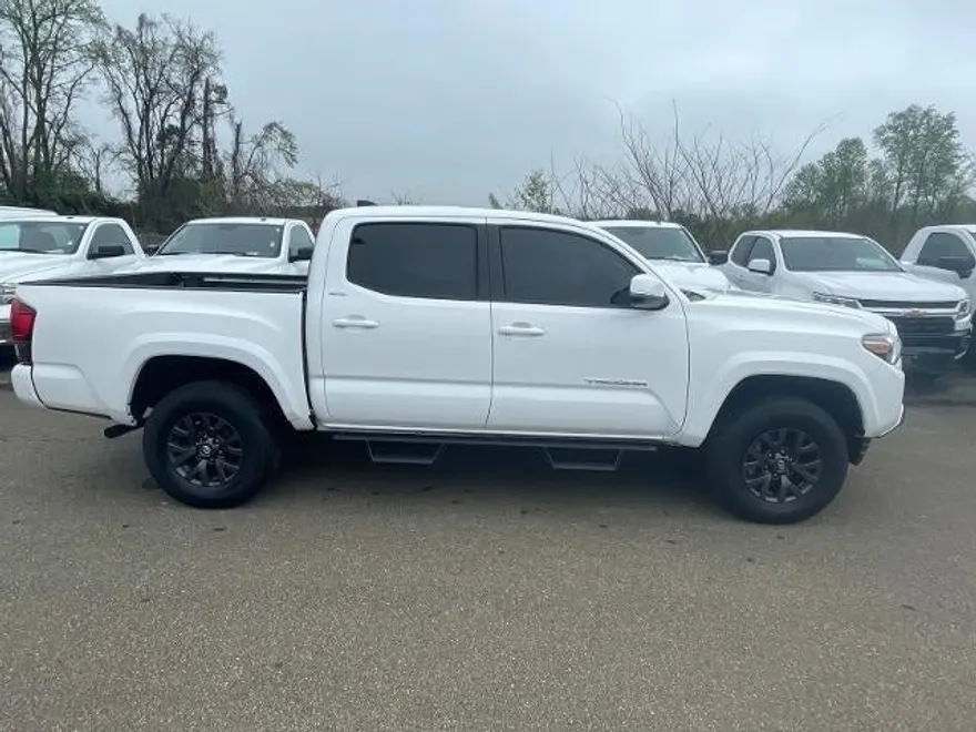 2023 Toyota Tacoma SR5 photo 1