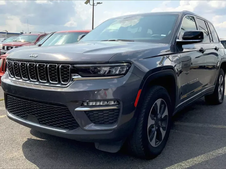 2024 Jeep Cherokee Limited 4xe photo 1