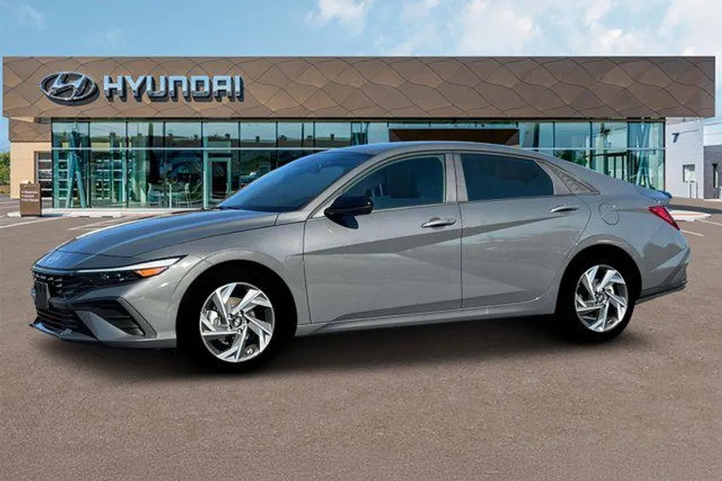2025 Hyundai Elantra SEL Sport photo 1