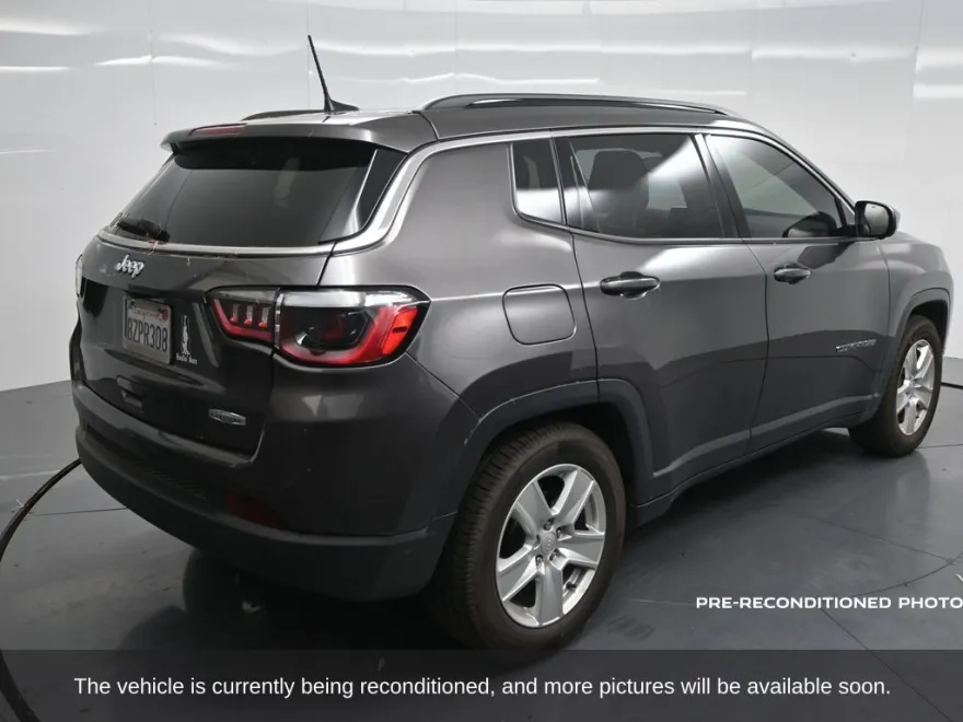 2022 Jeep Compass Latitude photo 1