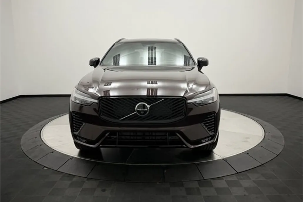 2026 Volvo XC60 Plus photo 1