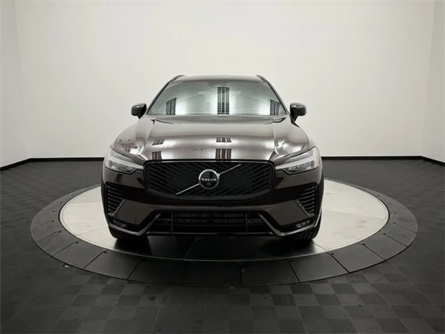 2026 Volvo XC60 Plus photo 1