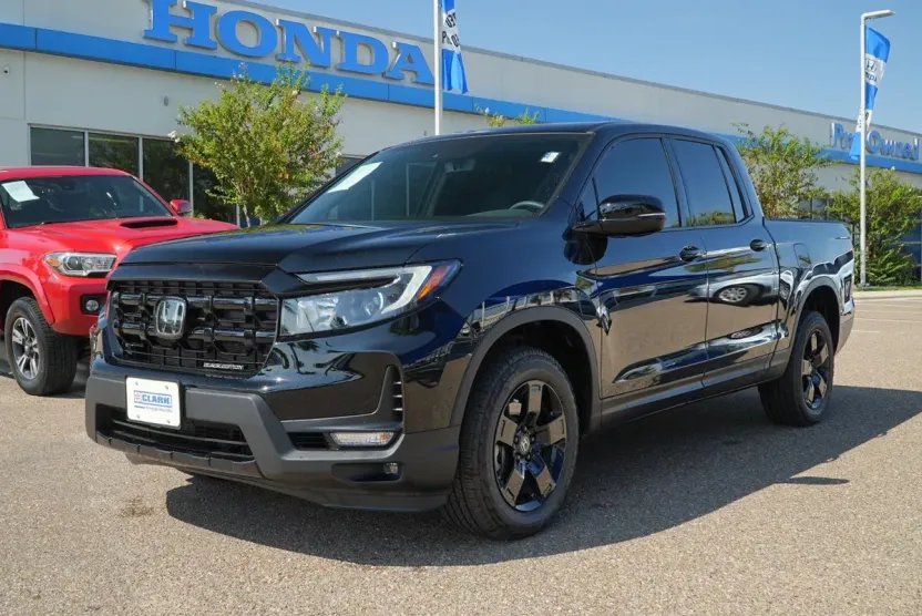 2025 Honda Ridgeline Black Edition photo 1