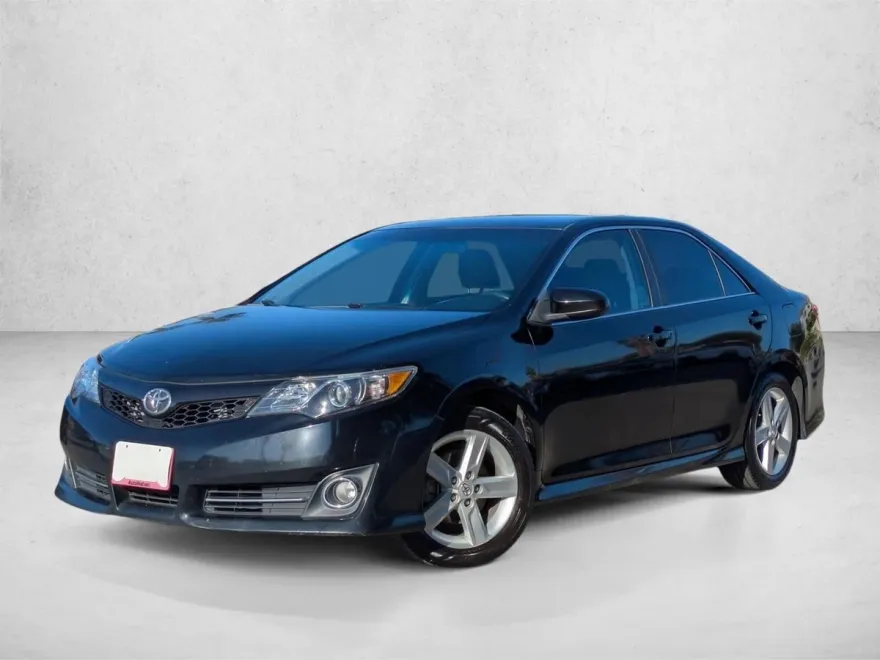 2014 Toyota Camry SE photo 1