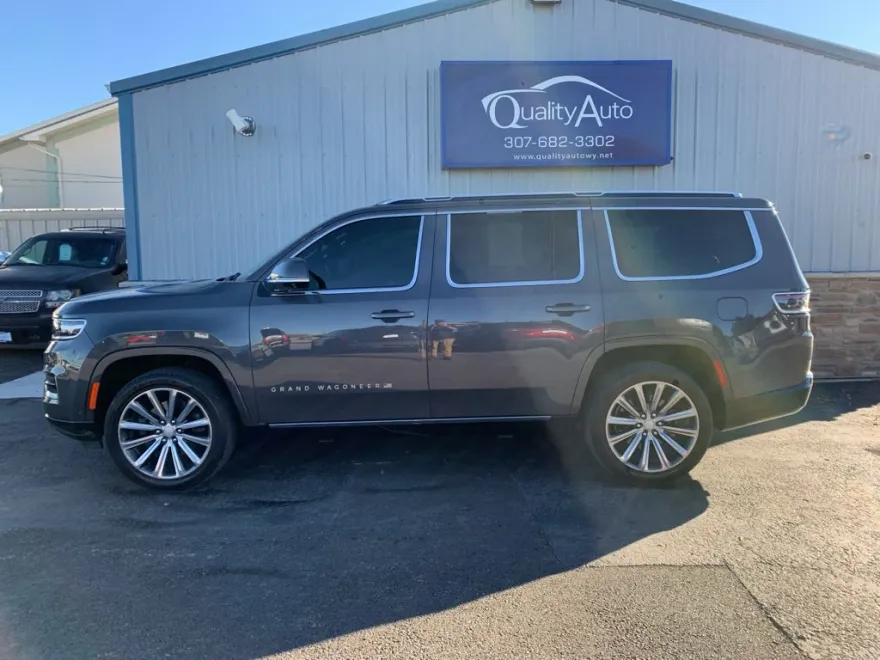 2022 Jeep Grand Wagoneer II photo 1