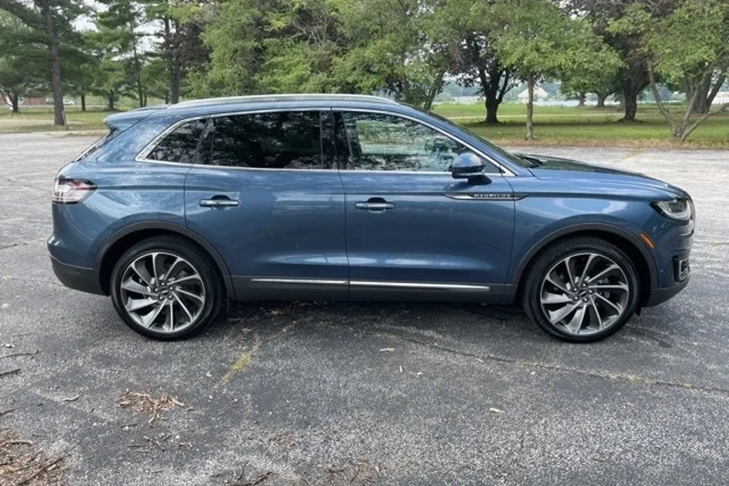 2019 Lincoln Nautilus Reserve photo 1