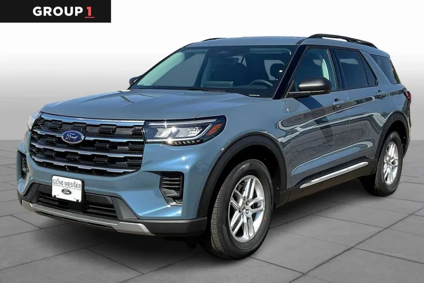 2025 Ford Explorer photo 1