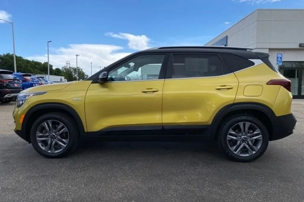 2021 Kia Seltos S photo 1