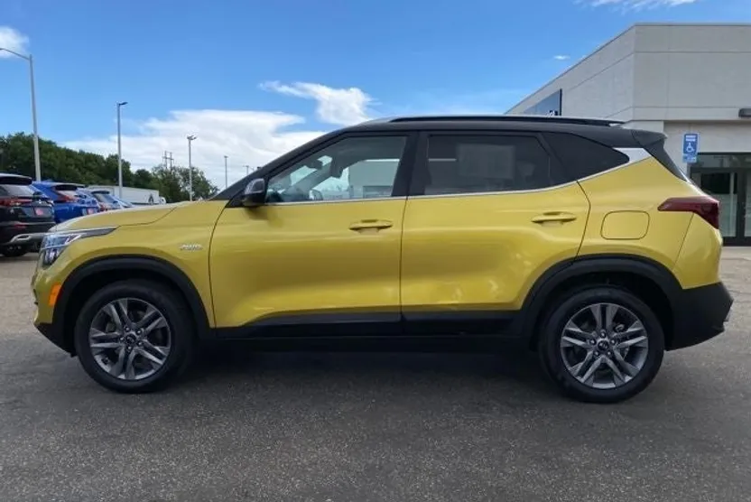 2021 Kia Seltos S photo 1