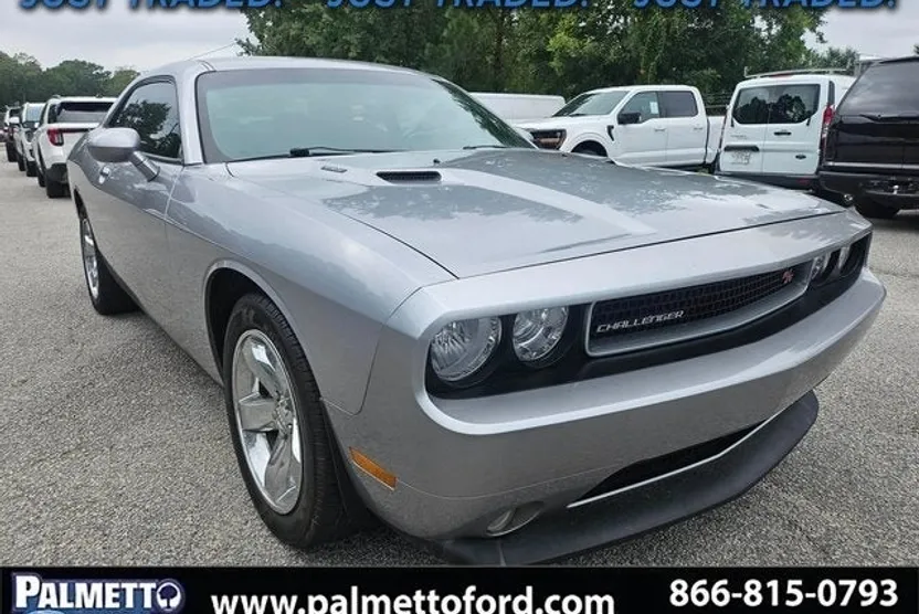 2013 Dodge Challenger R/T photo 1