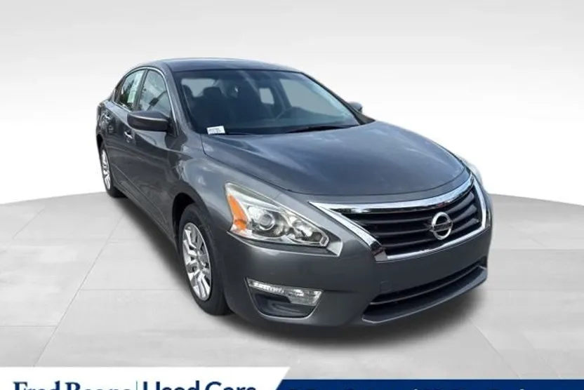 2015 Nissan Altima 2.5 S photo 1