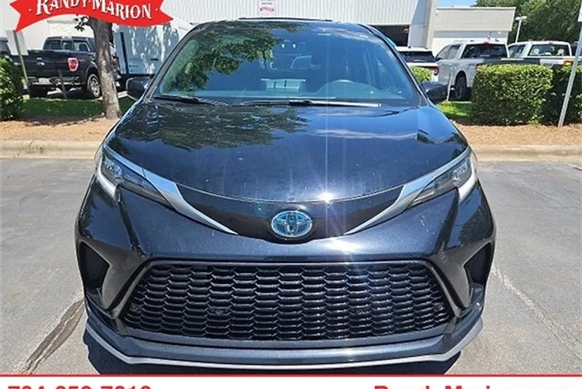 2021 Toyota Sienna XSE photo 1