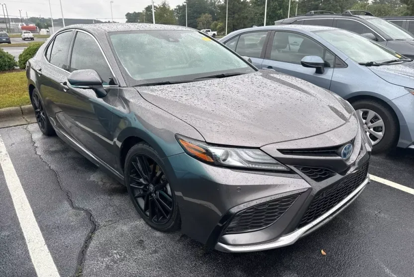 2022 Toyota Camry Hybrid XSE photo 1