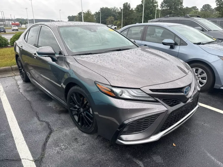 2022 Toyota Camry Hybrid XSE photo 1