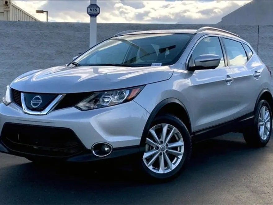 2018 Nissan Rogue Sport SV photo 1