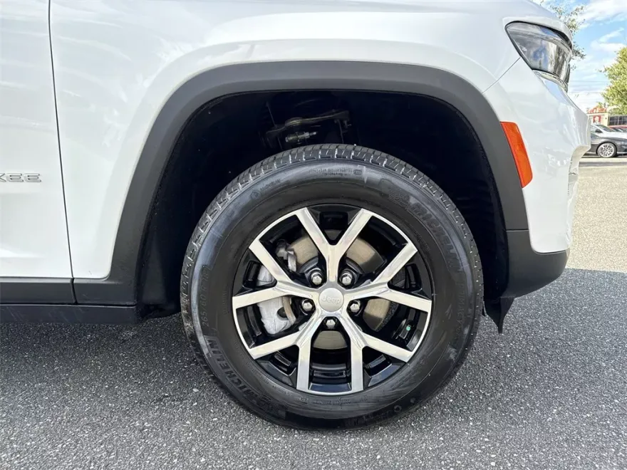 2024 Jeep Grand Cherokee Limited photo 1