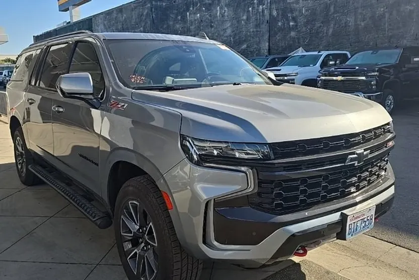 2023 Chevrolet Suburban Z71 photo 1