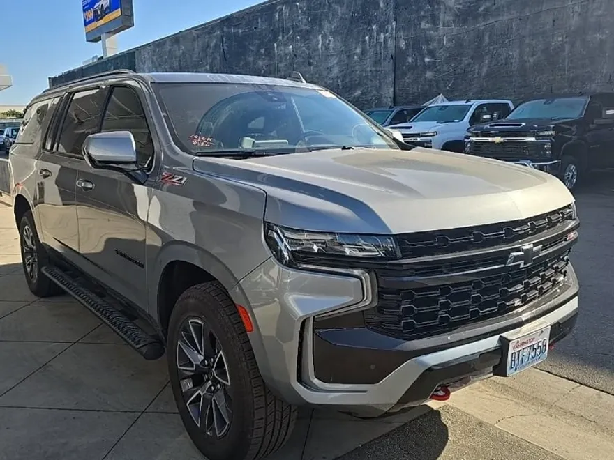 2023 Chevrolet Suburban Z71 photo 1