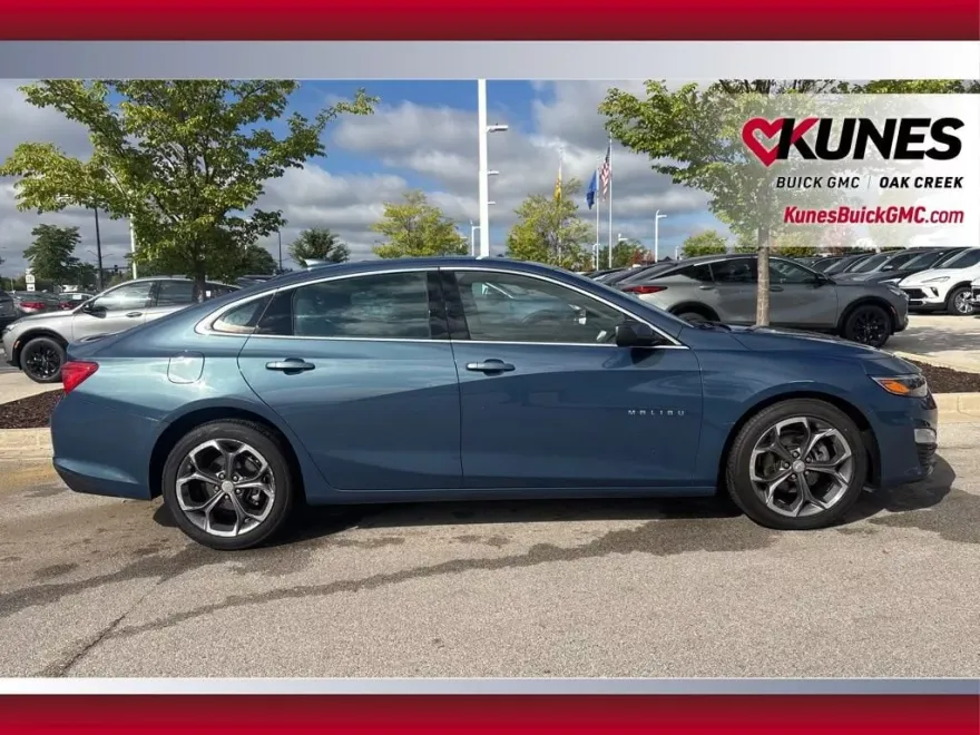 2024 Chevrolet Malibu 1LT photo 1
