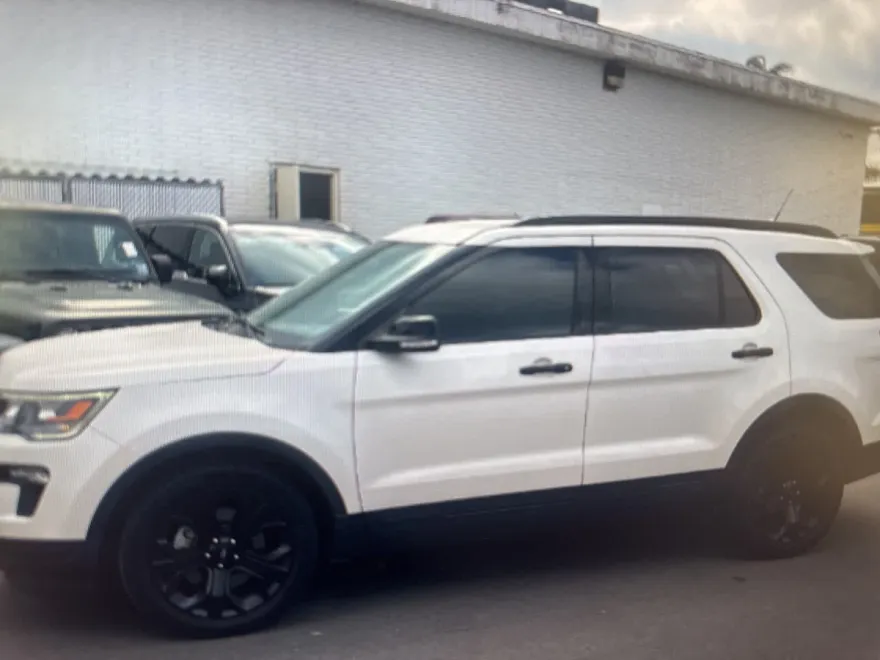 2019 Ford Explorer Sport photo 1
