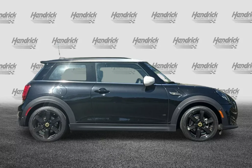 2024 Mini Cooper 2 Door Hardtop SE photo 1