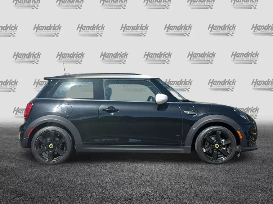 2024 Mini Cooper 2 Door Hardtop SE photo 1