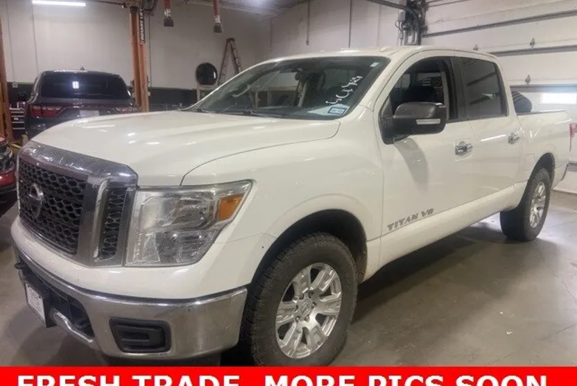 2018 Nissan Titan SV photo 1