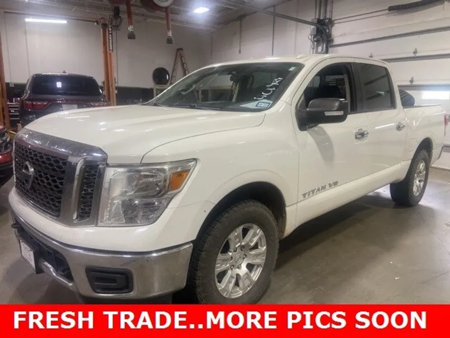 2018 Nissan Titan SV photo 1