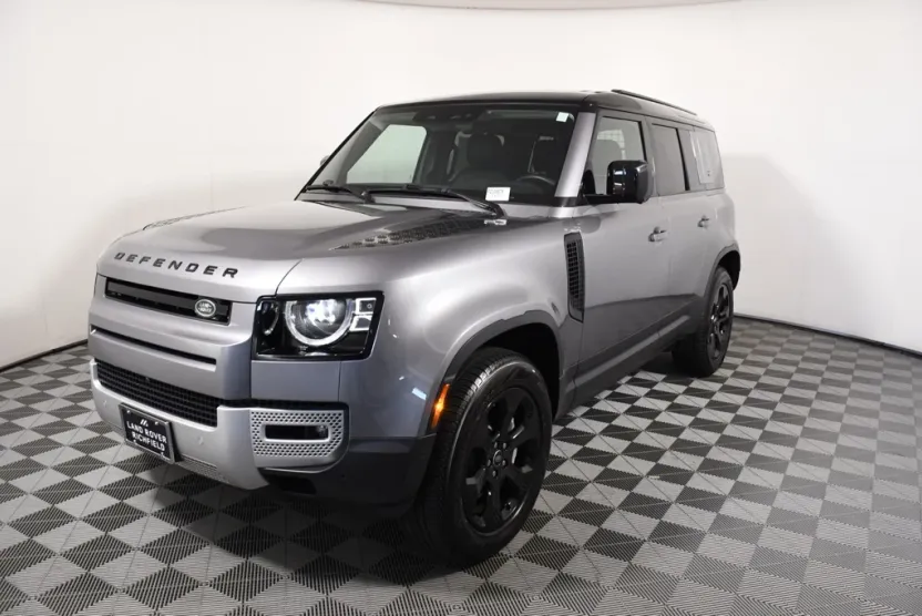 2023 Land Rover Defender 110 SE photo 1
