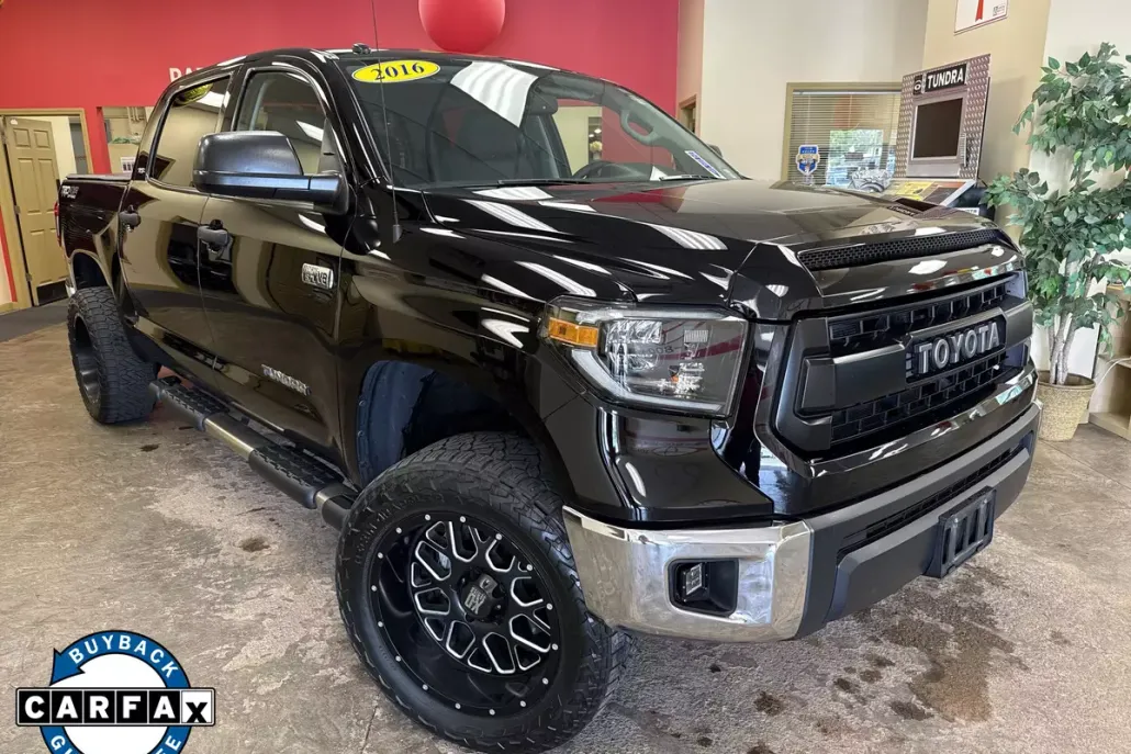 2016 Toyota Tundra SR5 CrewMax photo 1