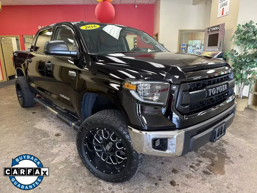 2016 Toyota Tundra SR5 CrewMax photo 1