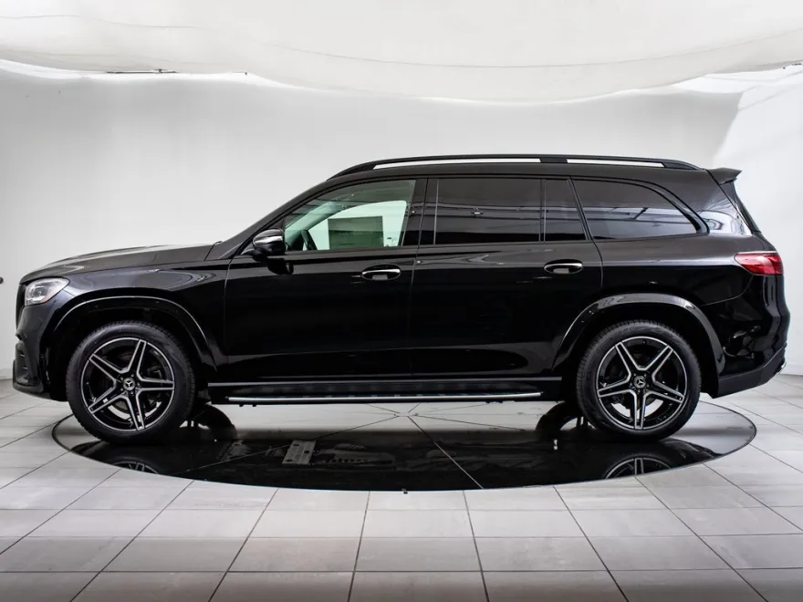 2025 Mercedes Benz GLS 450 4MATIC photo 1