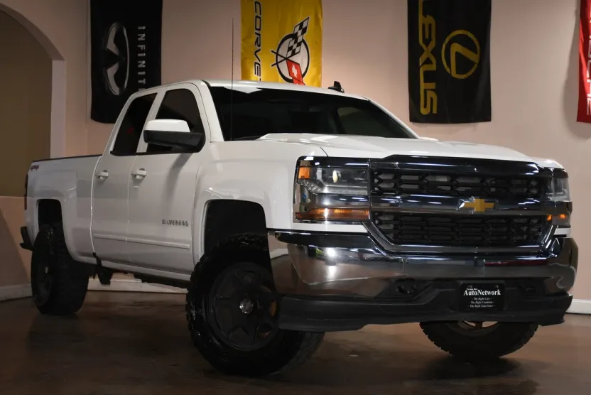 2016 Chevrolet Silverado 1500 LT photo 1