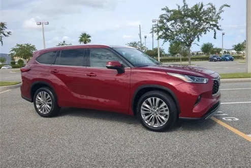 2023 Toyota Highlander Platinum photo 2