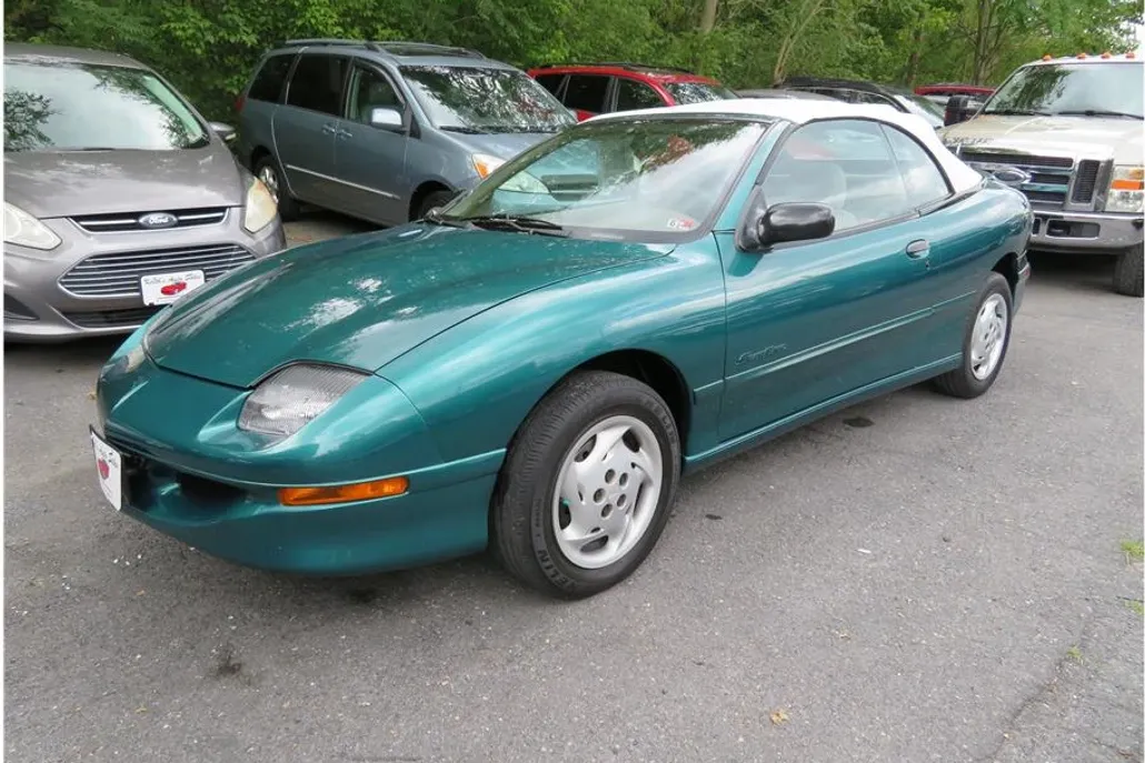 1997 Pontiac Sunfire SE photo 1