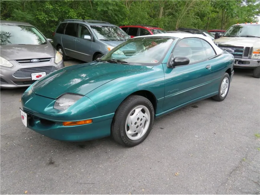 1997 Pontiac Sunfire SE photo 1