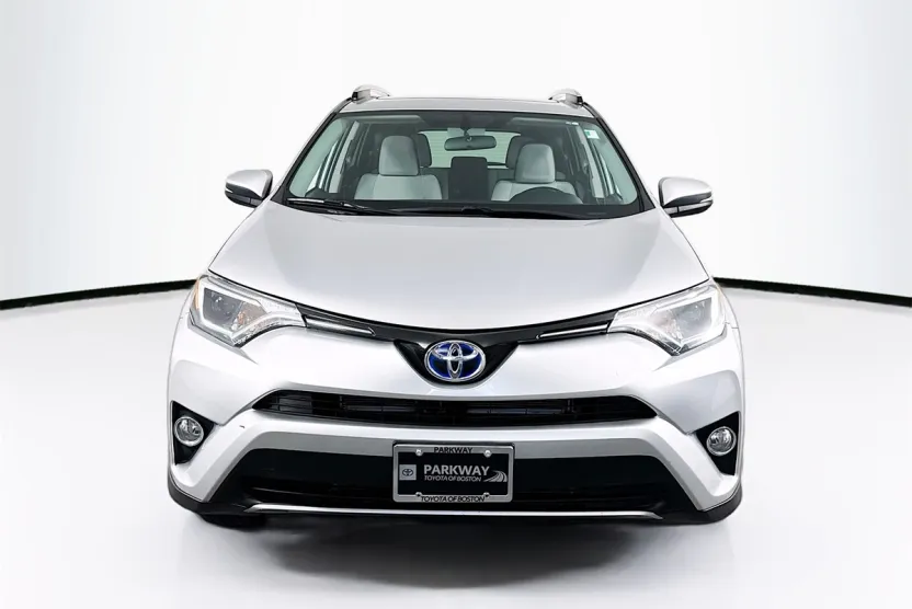 2016 Toyota RAV4 Hybrid XLE photo 1