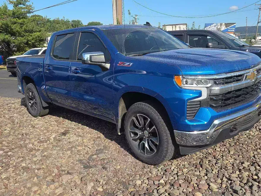2022 Chevrolet Silverado 1500 LT photo 1