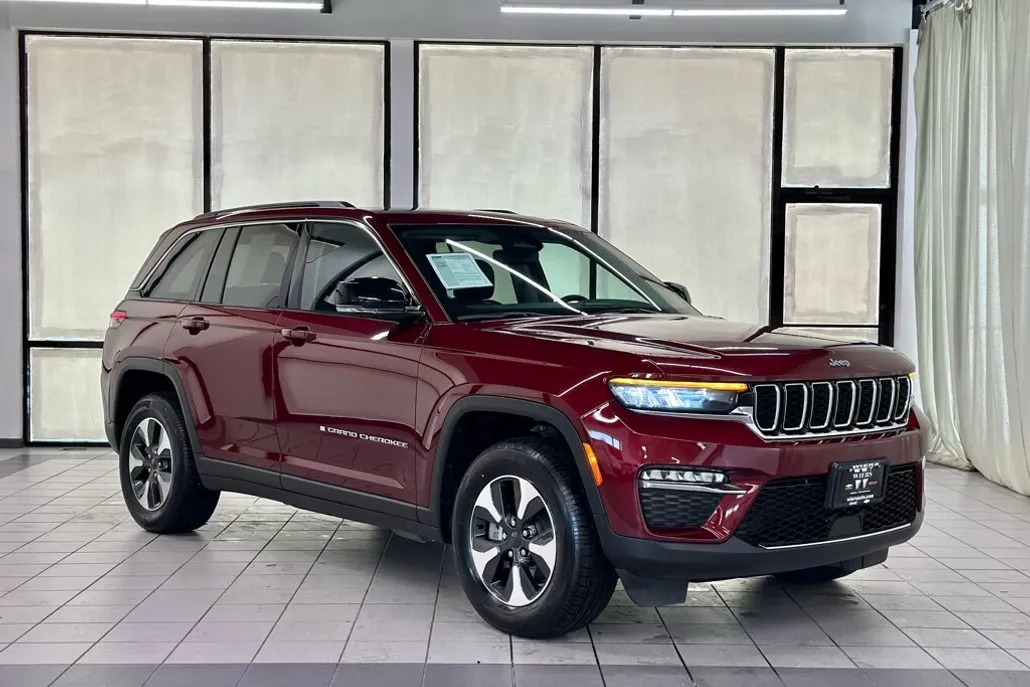 2023 Jeep Cherokee 4xe photo 1