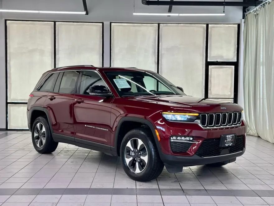 2023 Jeep Cherokee 4xe photo 1