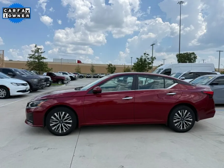 2023 Nissan Altima 2.5 SV photo 1