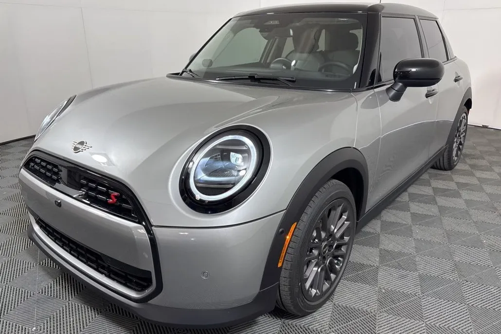 2025 Mini Cooper S Iconic photo 1