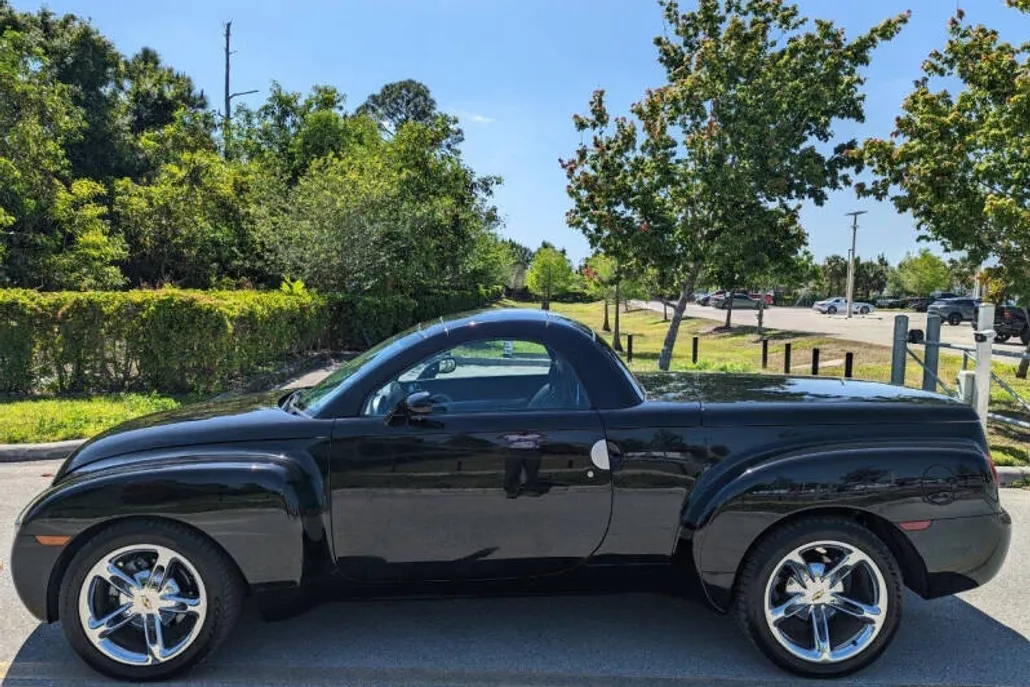 2005 Chevrolet SSR Base photo 1