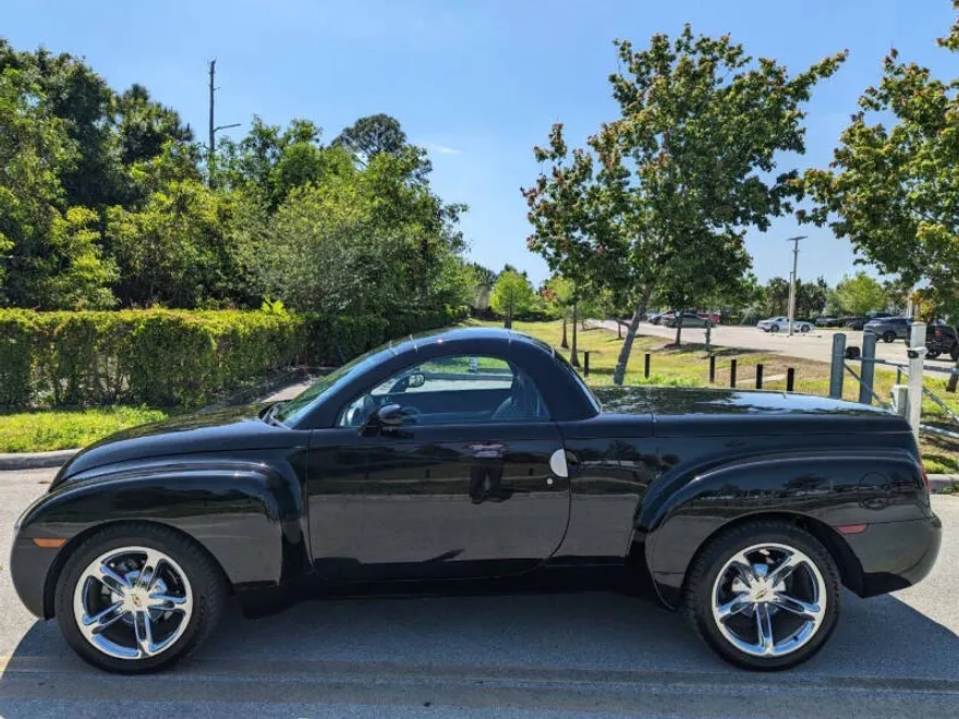 2005 Chevrolet SSR Base photo 1