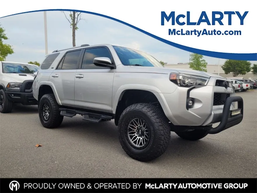 2022 Toyota 4Runner SR5 photo 1
