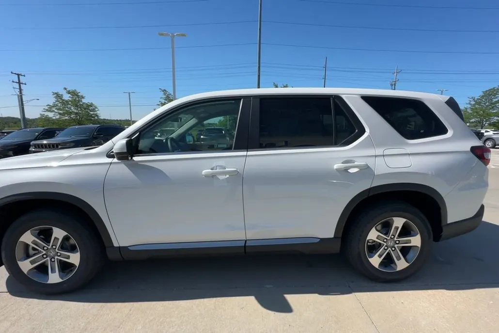 2025 Honda Pilot EX-L photo 1