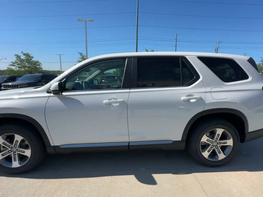 2025 Honda Pilot EX-L photo 1
