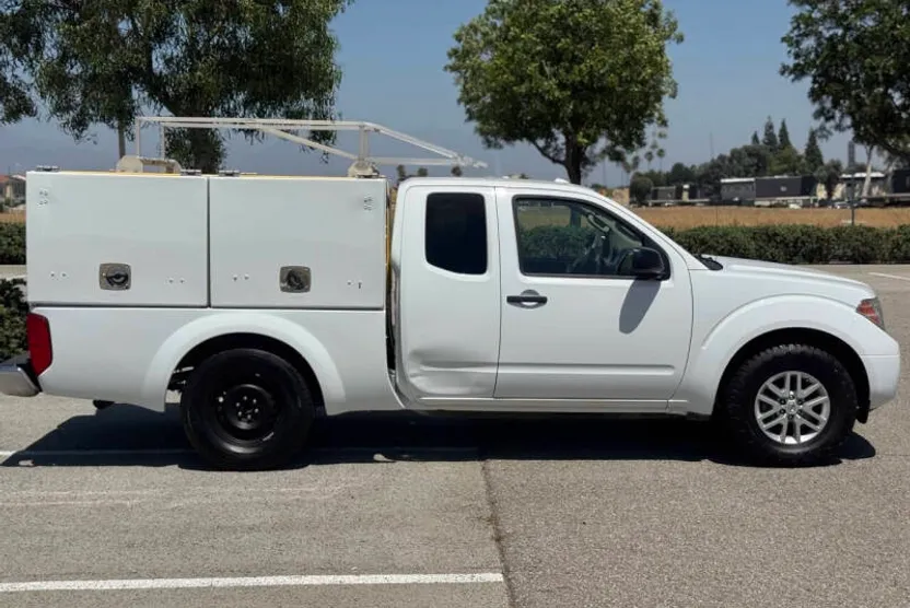 2016 Nissan Frontier SV photo 1
