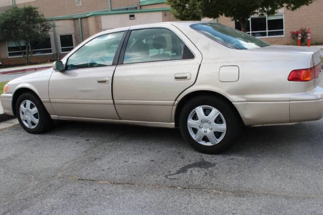 2001 Toyota Camry CE photo 1